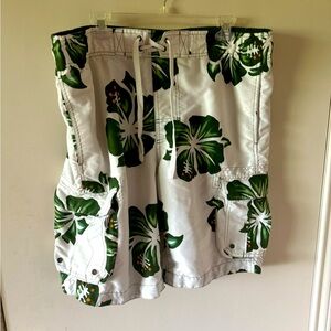 Arizona Jean Company men’s swim trunks size medium.